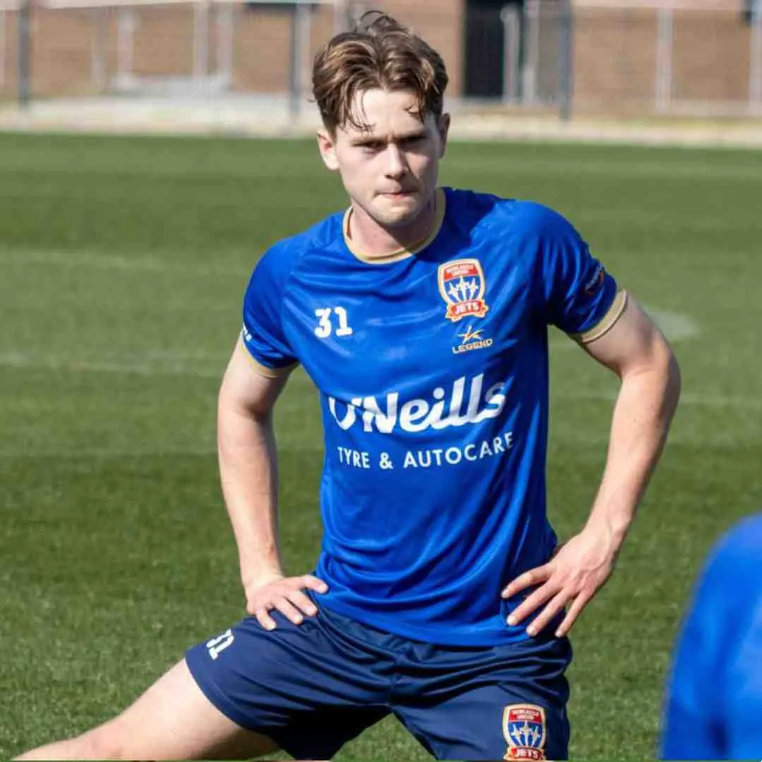 Lachlan Bayliss playing professional football